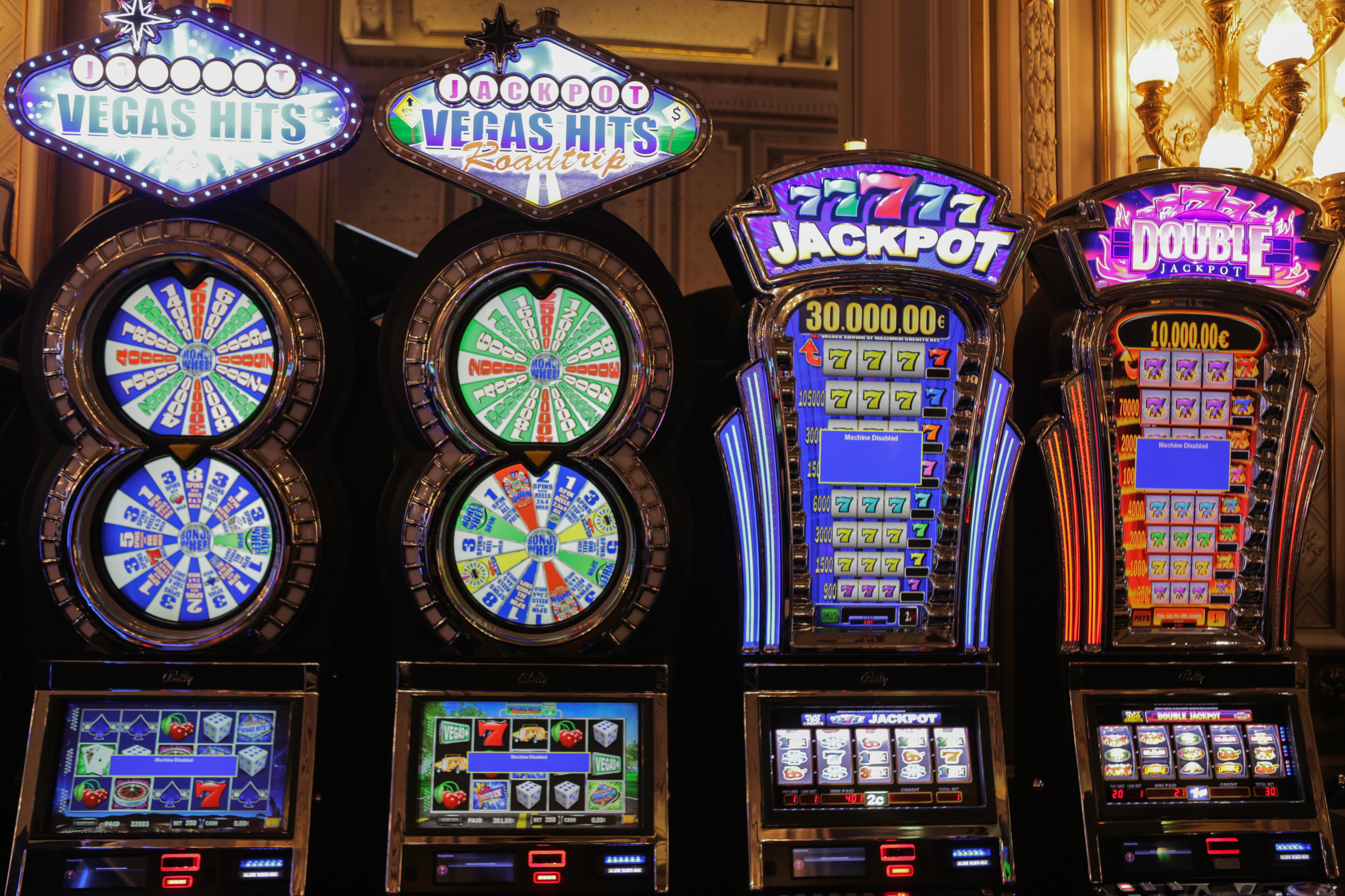 Online casinoers historie: Hvordan startede de første gambling sider, og hvordan udviklede de sig?